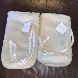 Faux fur wine bottle holders